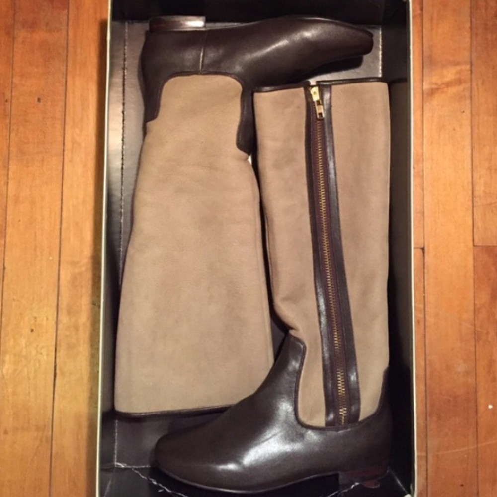 Gifted! Lola Cruz shearling lined flat boot